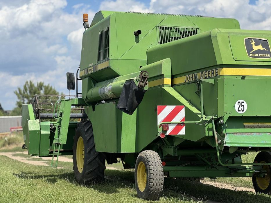 Продам комбайн джондір  1072