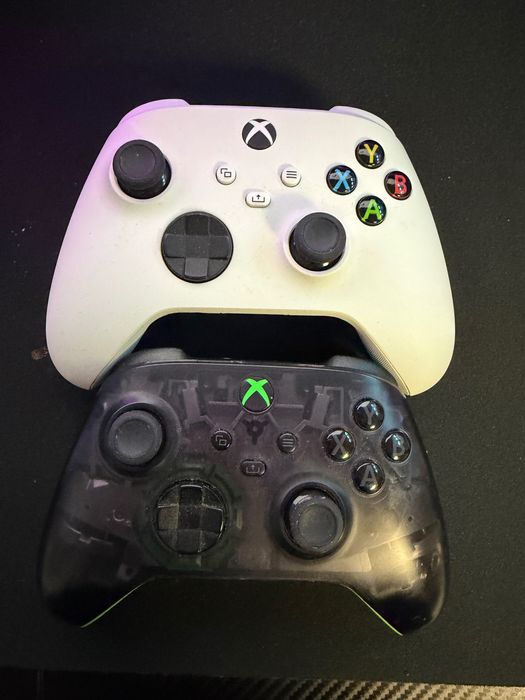 Xbox Series X + 2 pady