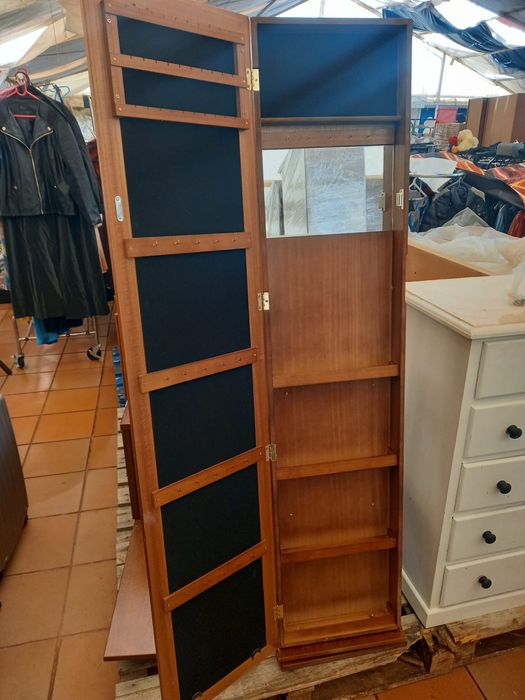 Movel de madeira para bijuteria