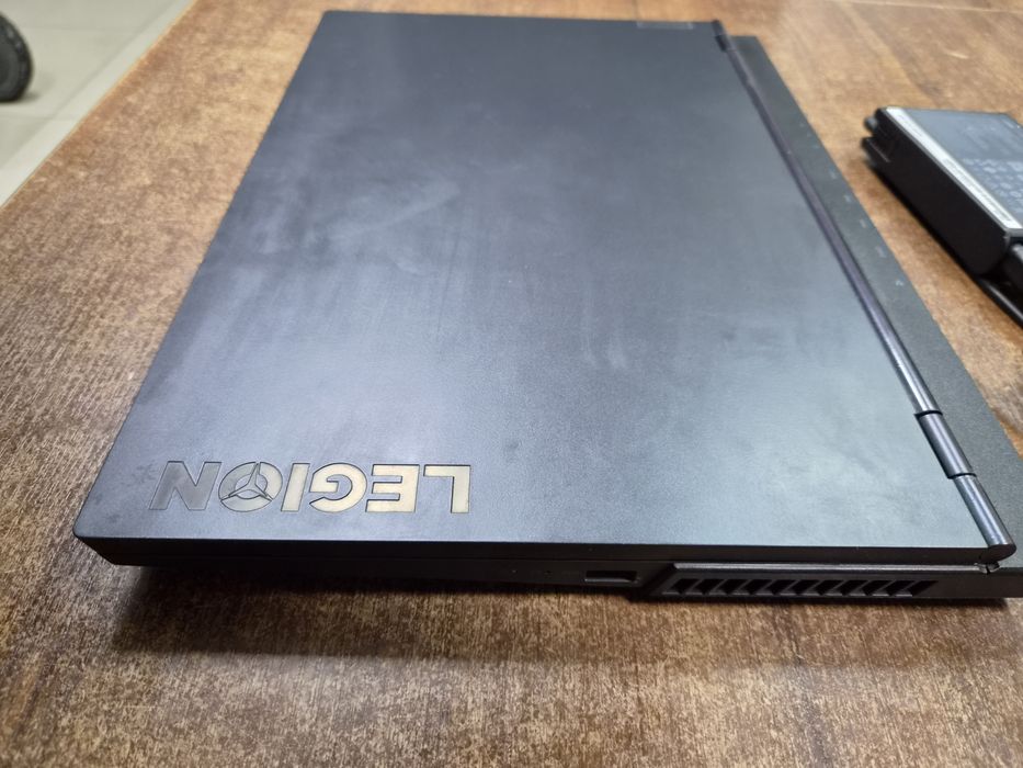 Ноутбук Lenovo Legion 5 15ARH05 Ryzen 5 4600H GTX 1650 на запчастини чи відновлення
