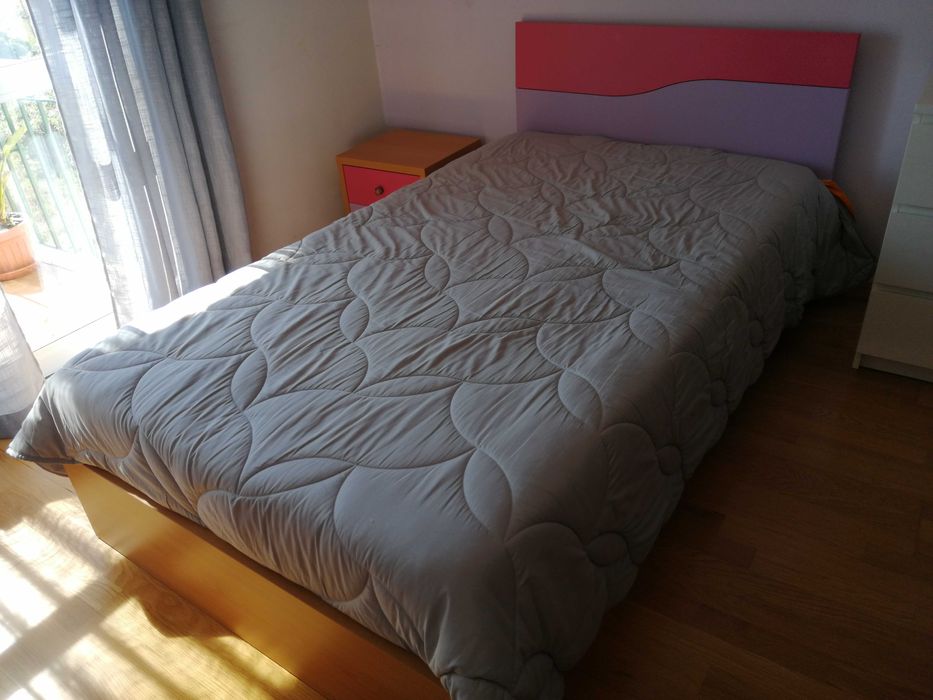 Secretária Lourini para menina