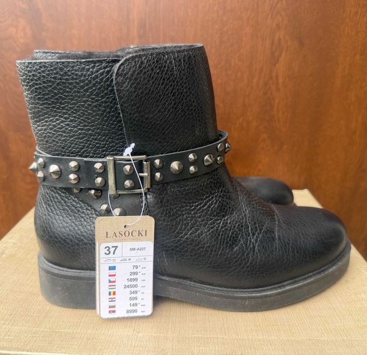Botki ocieplane firmy Lasocki, nowe z metką. Rozmiar 37. Nowe.