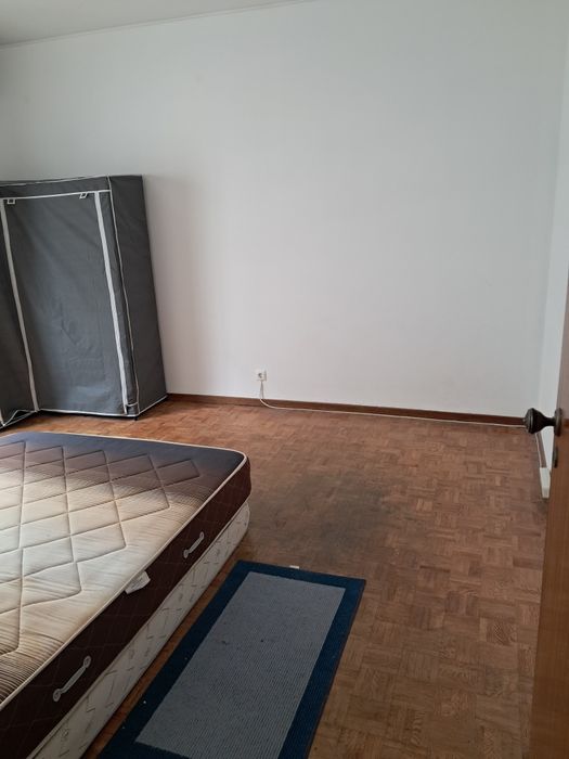 Alugo quarto na portela