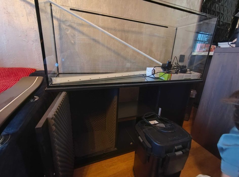 Akwarium zestaw kompletny z szafką i filtrem 240l.