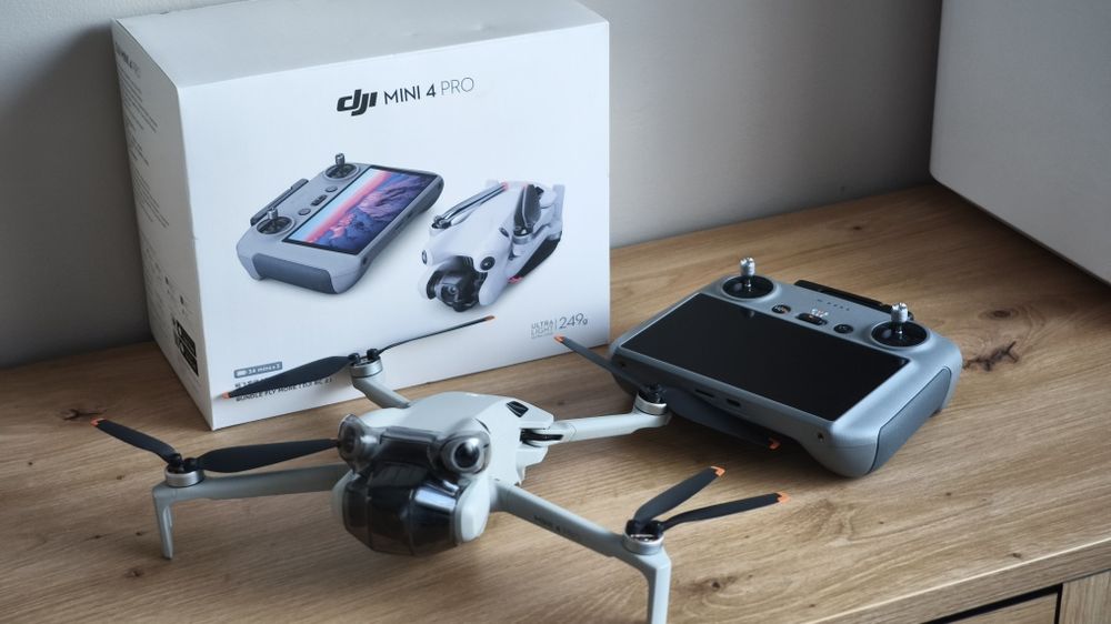 本日のみ　DJI MINI2 FLY MORE COMBO ＋ オマケ Amazon.co.jp: DJI Mini 2 Fly Moreコンボ、リモートID対応