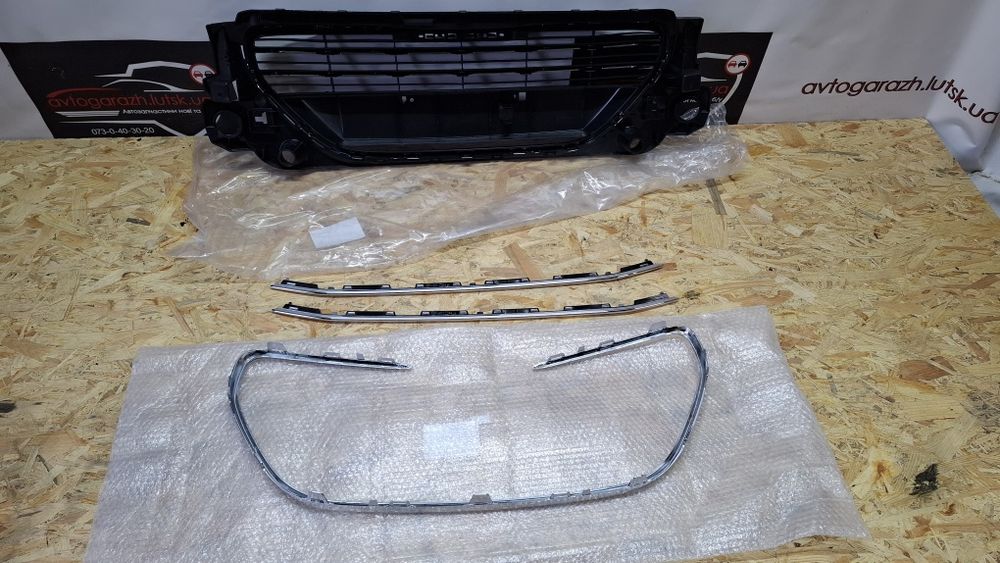 Решітка Peugeot 301 Решітка бампера пежо 301