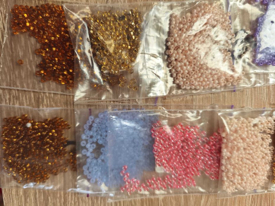Високоякісний бісер різні кольори  92 г
