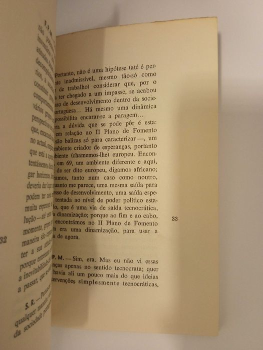 A Política Económica Portuguesa, de Francisco Pereira de Moura