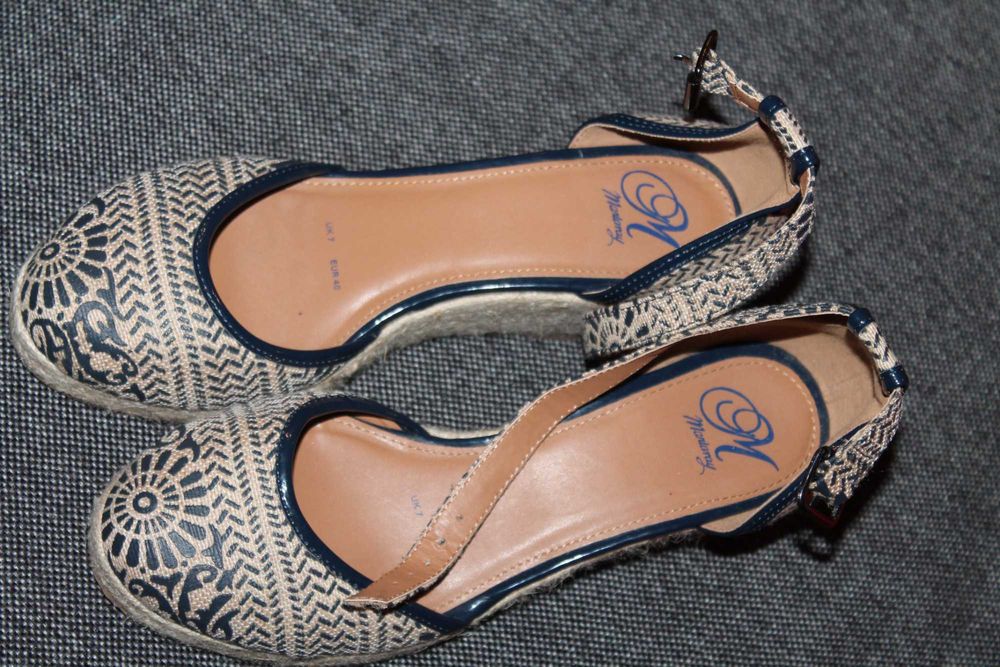 Buty na koturnie Mantaray