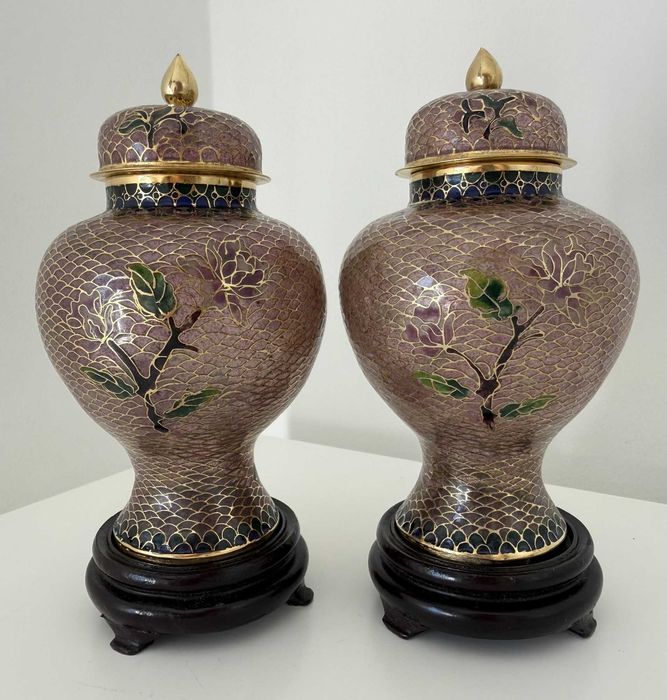 Par de potes chineses com tampa em Cloisonné "plique-à-jour"
