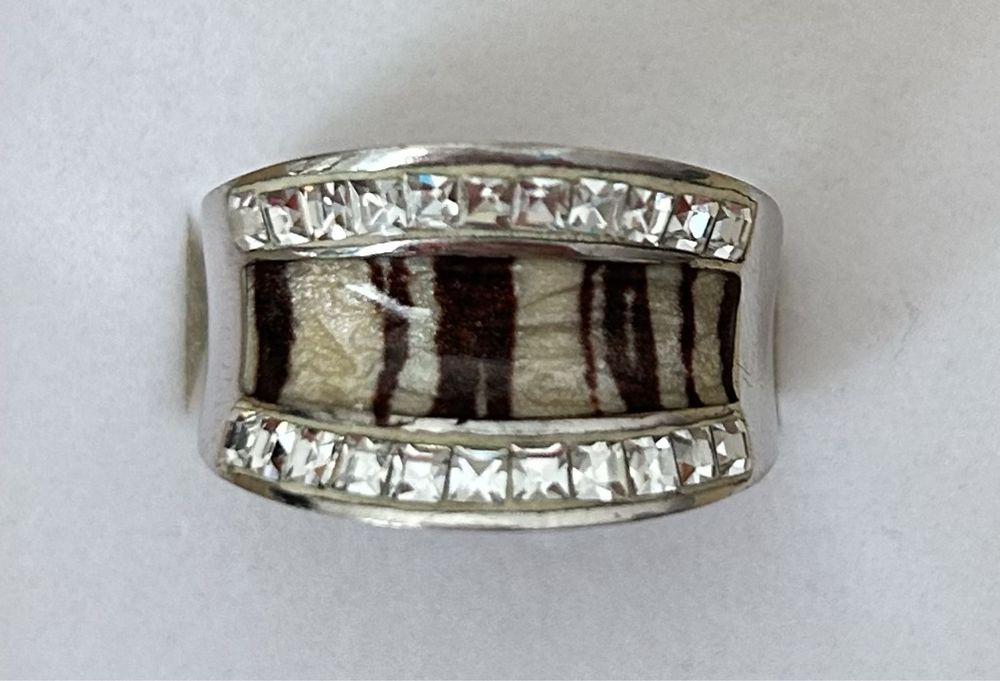 Srebrny pierścionek pr.925 rozm.15, ceramiczna zebra krem brąz