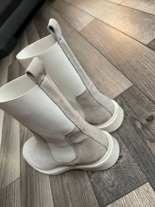 Жіночі черевики, натуральна замша