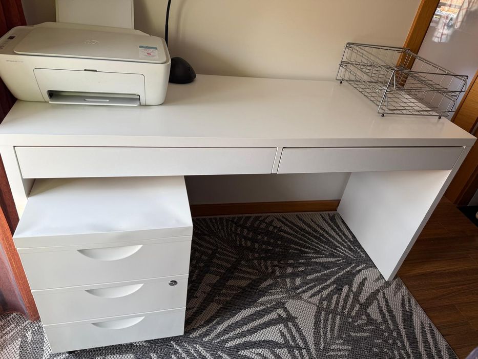 Secretaria Ikea usada em excelente estado .