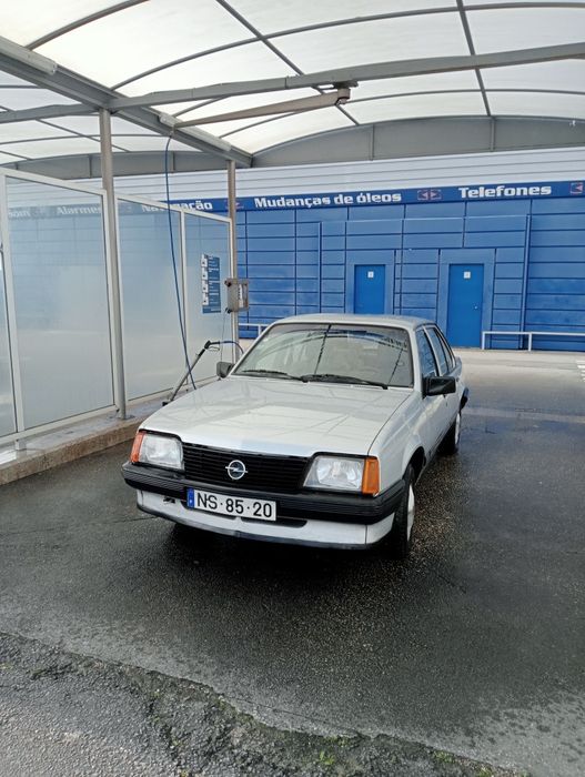 Opel Ascona 1.3cc Ano 1983 foto 4