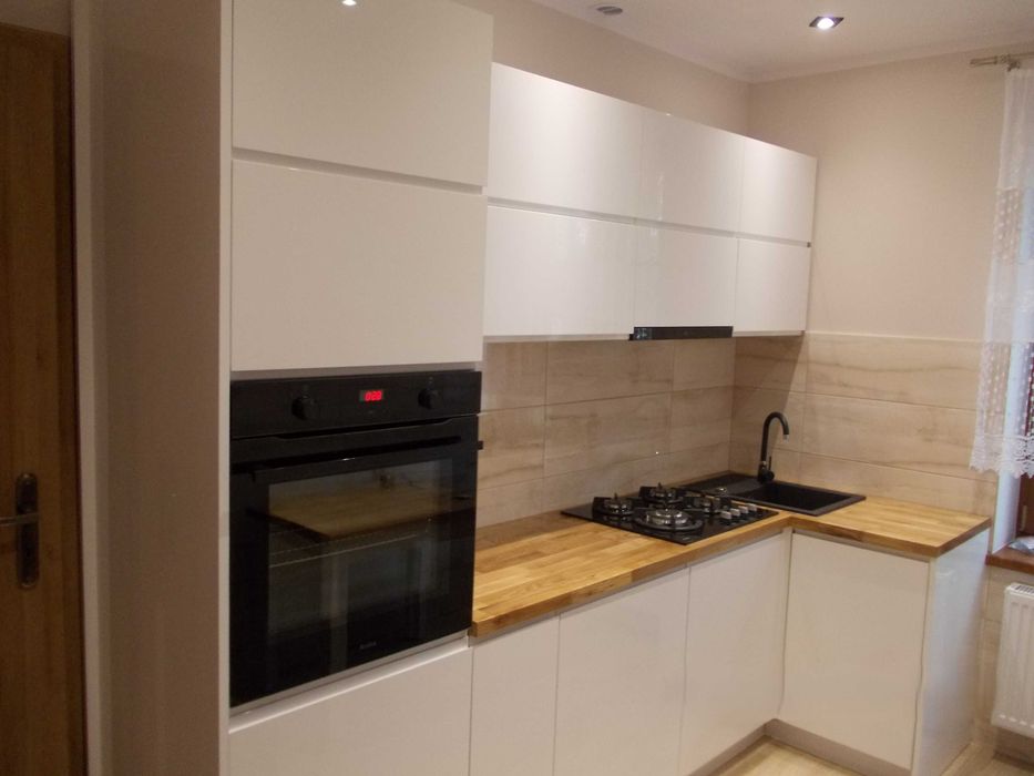 Meble na wymiar - stolarz - kuchnie, szafy, zabudowy, łazienki, stoły