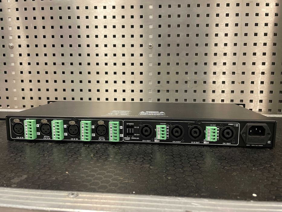 Wzmacniacz, końcówka mocy Omnitronic XDA-1204 4x300W, 2x600W RMS