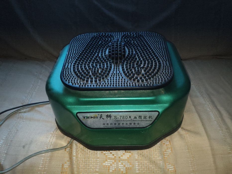 Продаю массажный аппарат для спины и поясницы