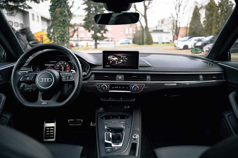 Wynajem samochodu Audi RS4 Sport Quattro 4x4 wypożyczalnia samochodów