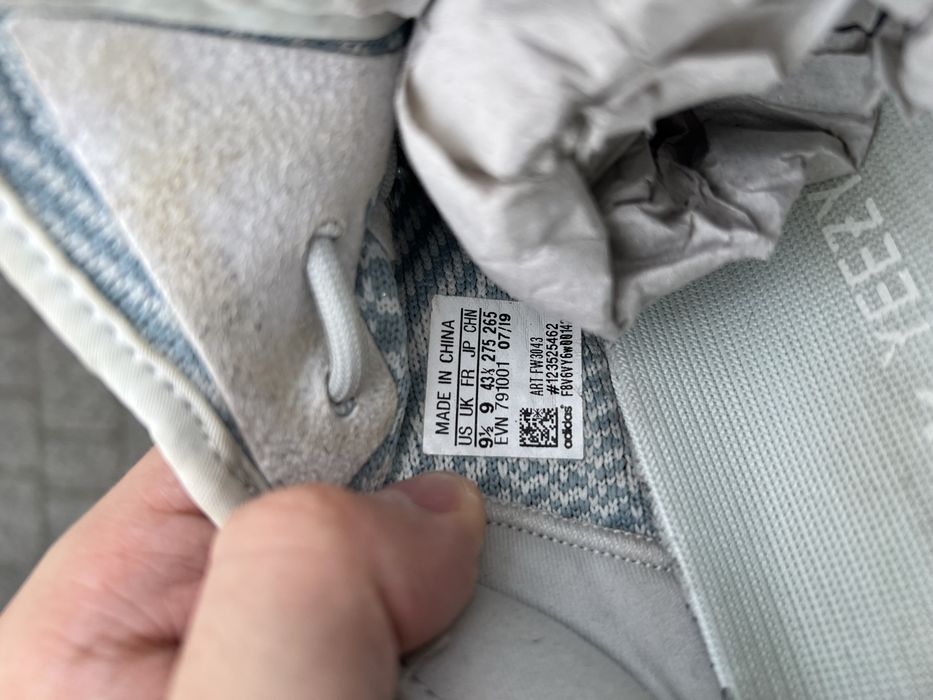 Adidas Yeezy Boost 350 V2 Cloud White sneakersy niebieskie 43 1/3