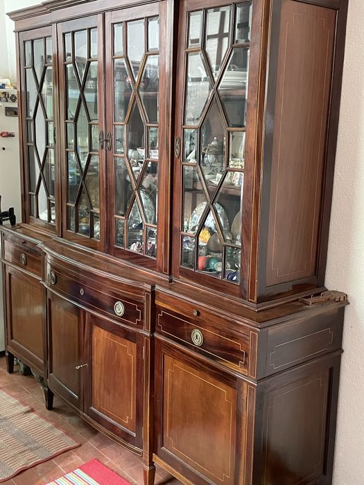 Móvel Cristaleira em cerejeira