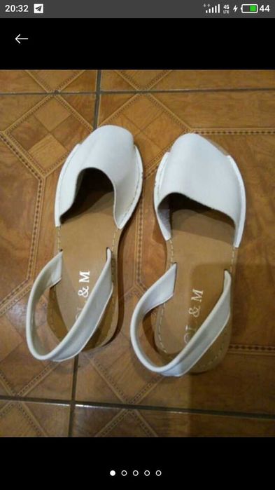 Жіночі босоніжки білі