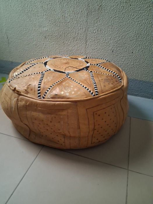 Puff Marroquino em Couro - VINTAGE