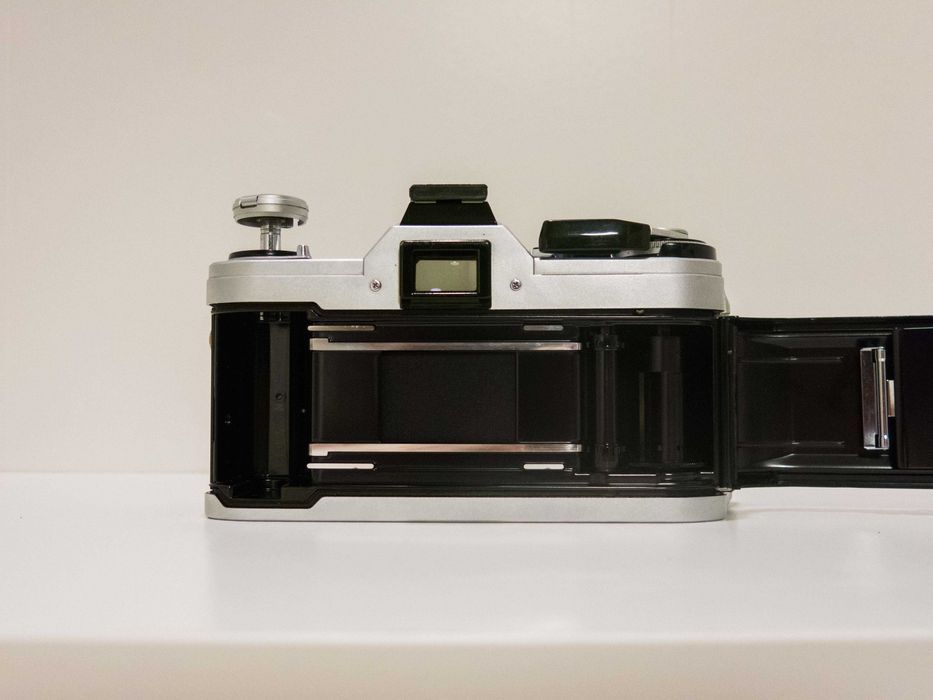 Câmara Analógica Canon AT-1 (AE-1)