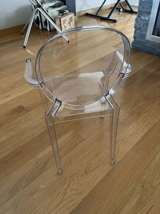 Cadeira de criança transpatente