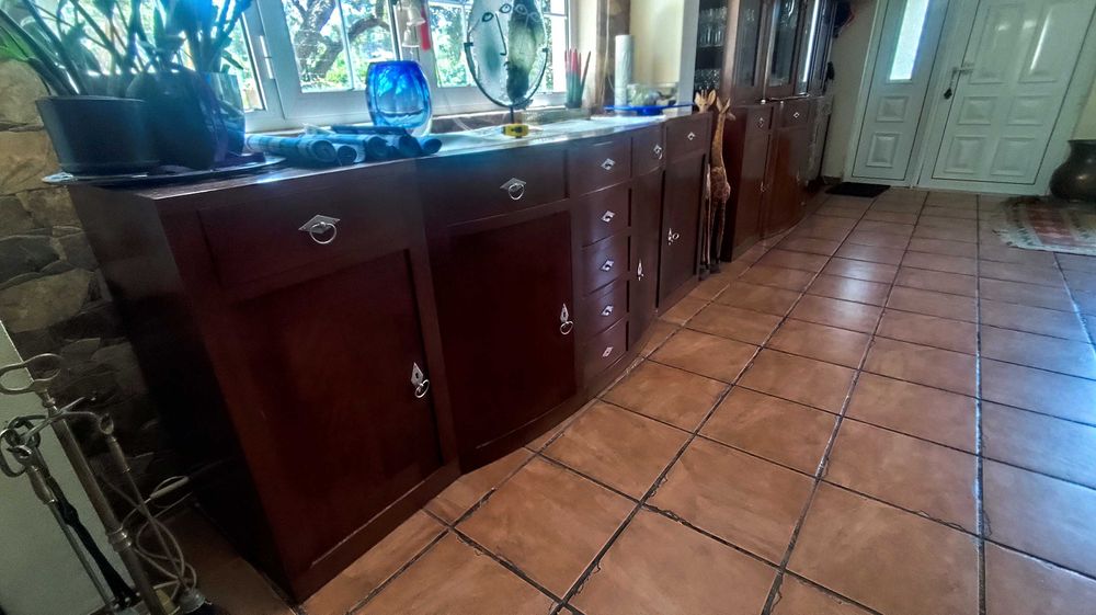 Vendo aparador de sala antigo