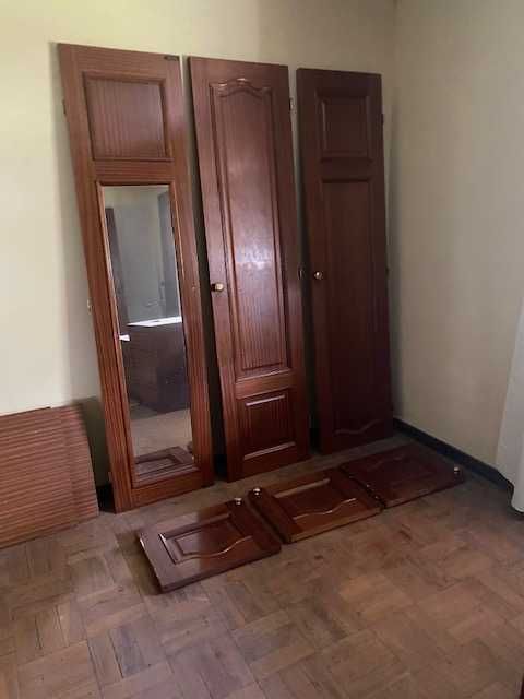 Roupeiro de Encastrar em Madeira – 6 Portas + Gavetas.  SEM AROS