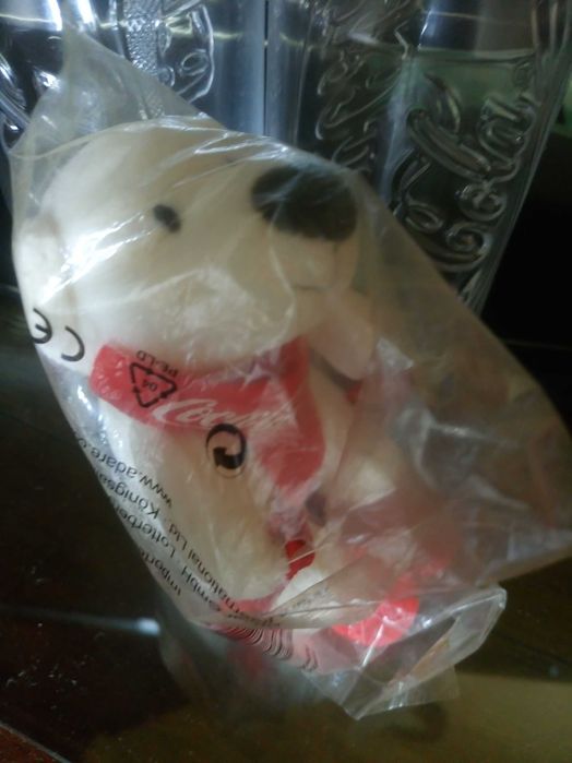 Miś Coca Cola narciarz wraz z dwoma szklankami. Oryginał zapakowany.