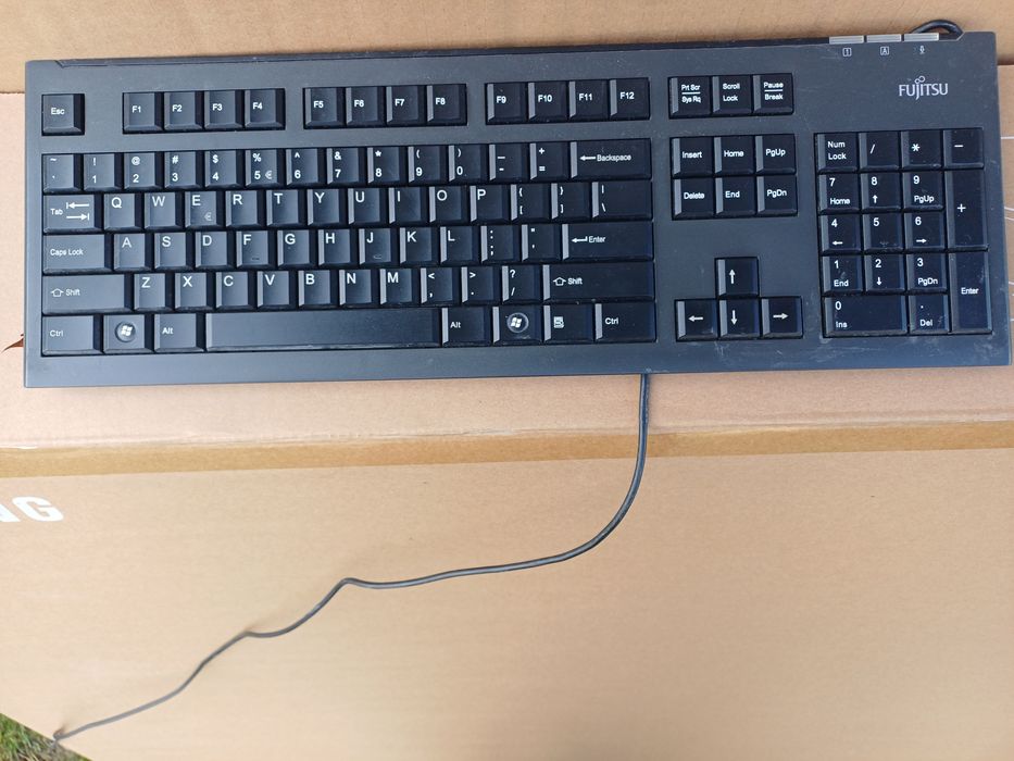 Klawiatura przewodowa biurowa Fujitsu (układ pełny / USB)