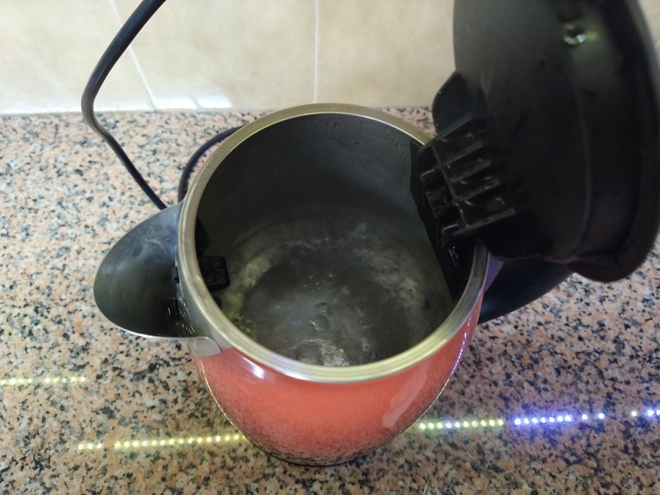 Chaleira fervedor de água casa quarto apartamento vivenda escritório.