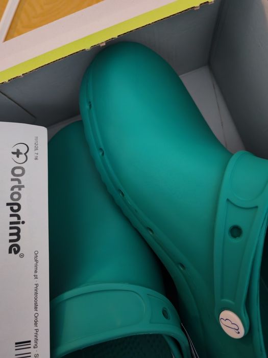 Crocs nova e com fatura