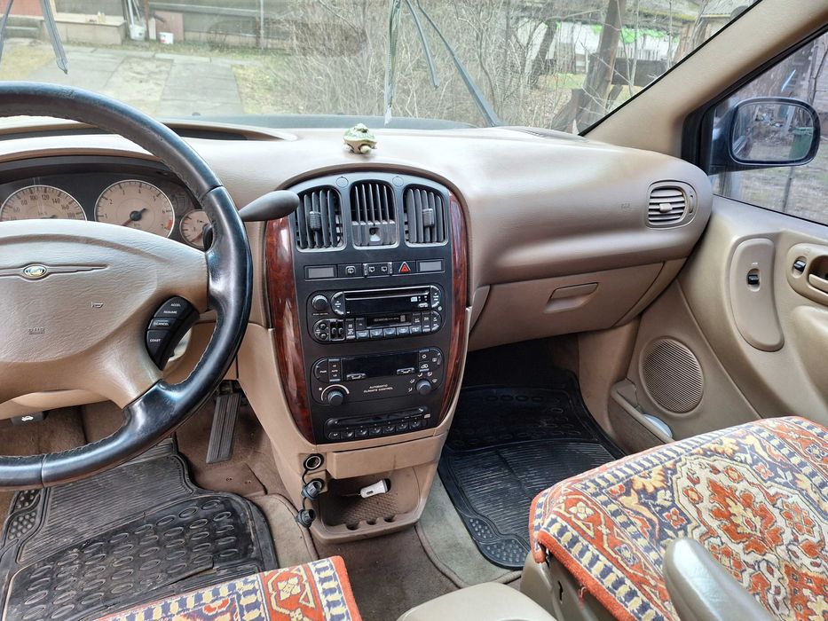 Crysler Voyager LX 2003