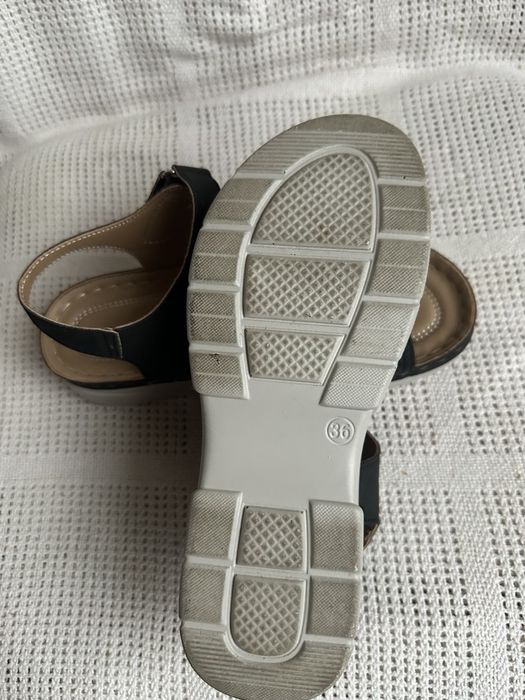 Босоніжки для  жінок