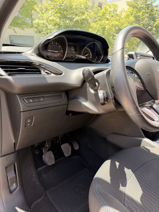 Peugeot 208 (2018) 1.2