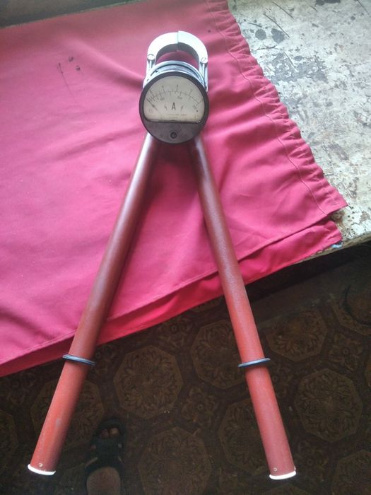 Прибор - токо-измерительные клещи