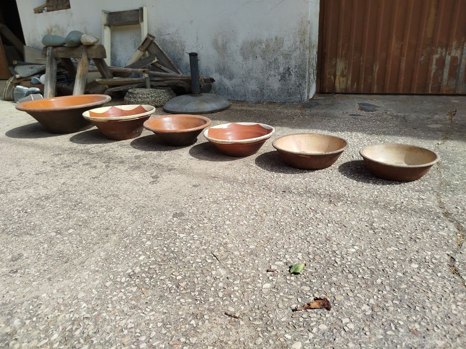 Alguidares de barro antigos