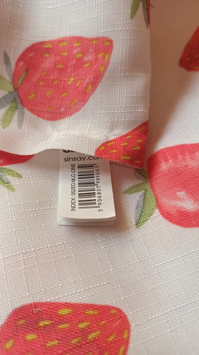 Obrus okrągły Sinsay 150cm w truskawki plamoodporny