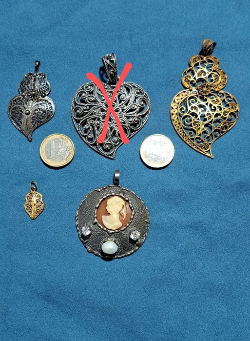 Pendentes vintage em prata contrastada.