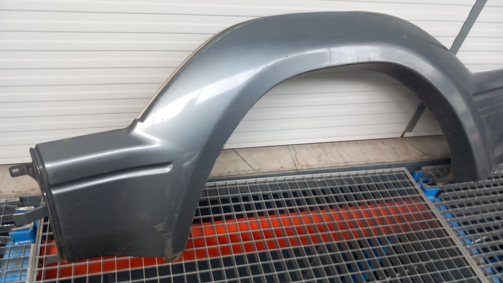 Revestimento do guarda lamas traseiro direito Toyota Land Cruiser