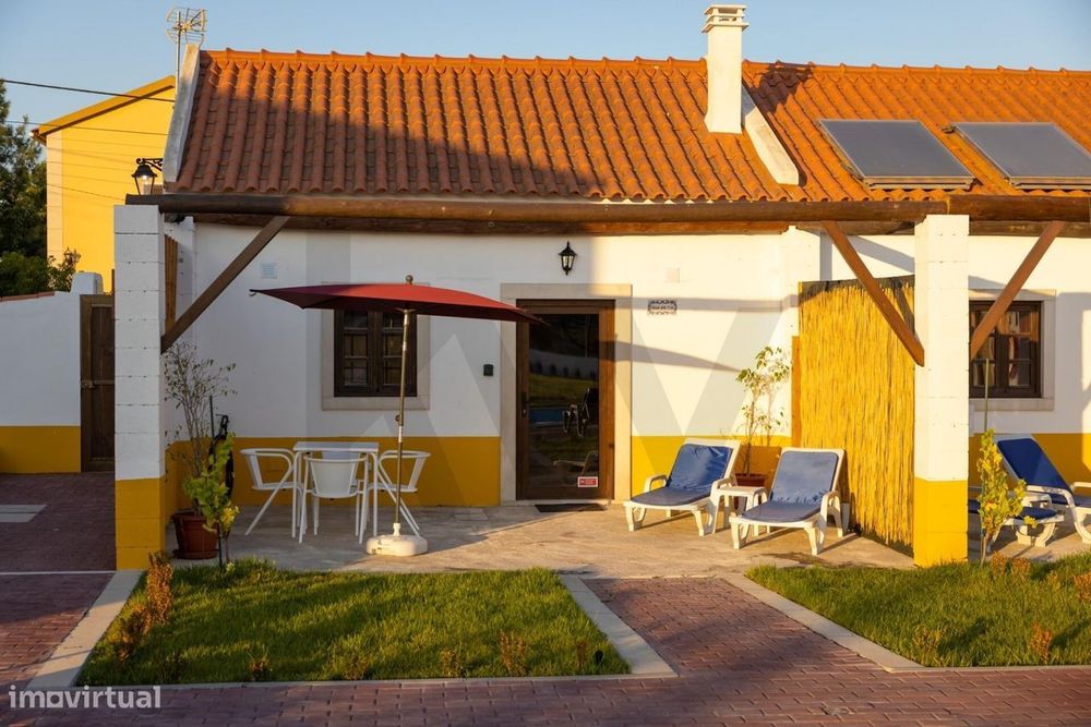 Moradia T-0 com piscina, estacionamento, Condomínio Casas Sopé da Serr