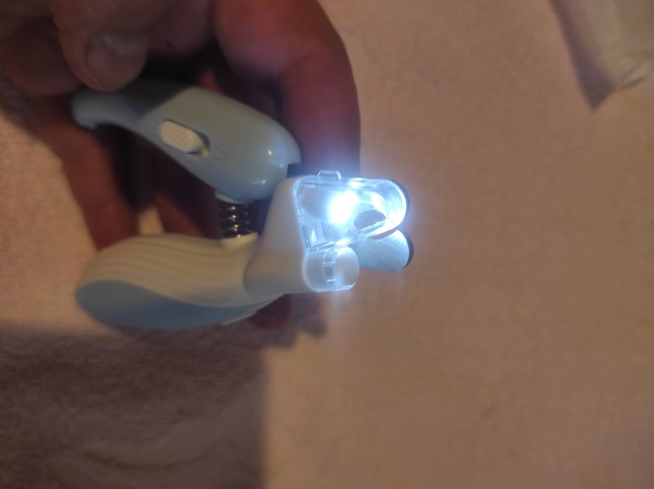 Кусачки для ногтей с подсветкой