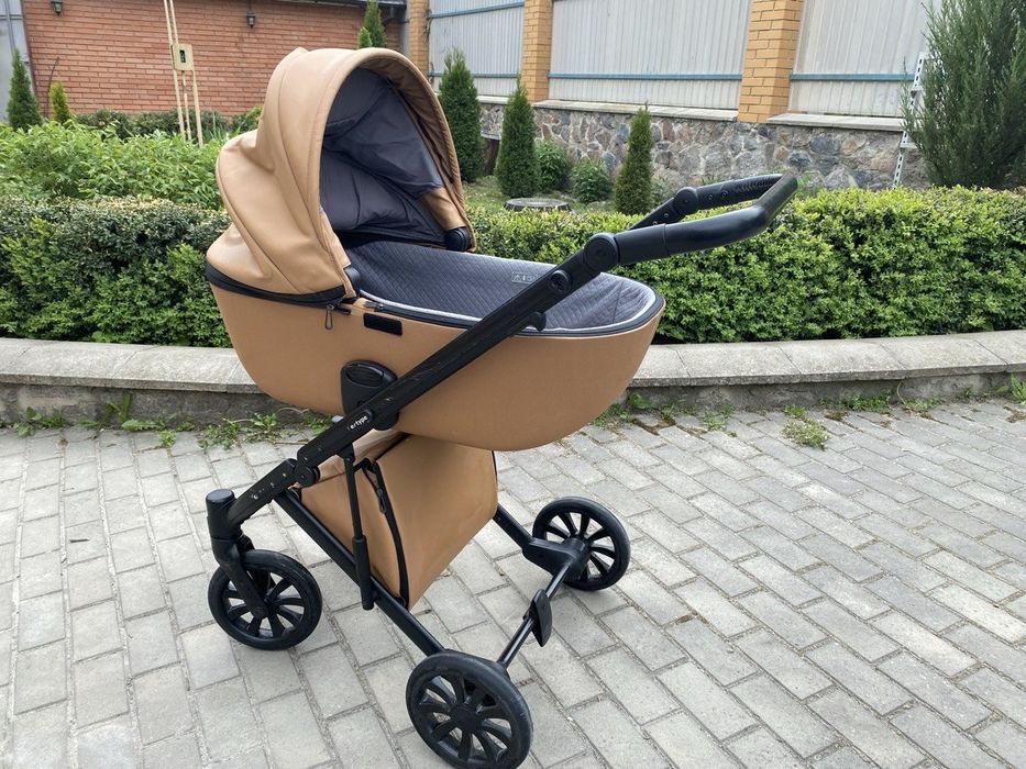 Продам дитячу коляску Anex 2в1