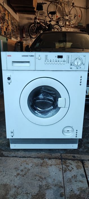 Duas máquinas de Lavar Roupa