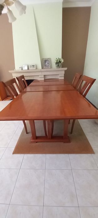 mesa de jantar com cadeiras
