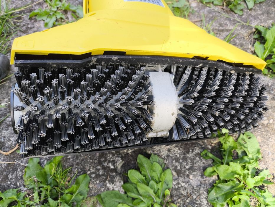 Akumulatorowa szczotka do tarasów KARCHER PCL3-18 + ładowarka
