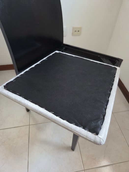 Vendo 4 cadeiras madeira estofadas a cinzento