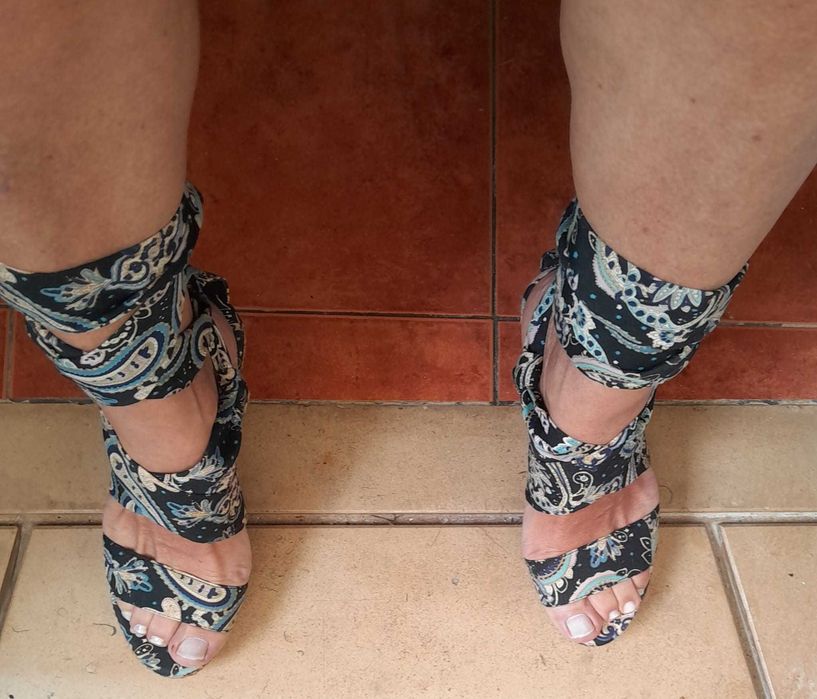 Sandálias miMaO estampadas com fitas de atar à perna| Tam. 36 | Como novas
